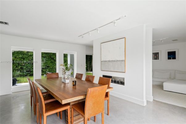Dining room, Interior