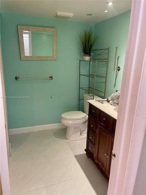 Bathroom, Interior, Recessed Lighting