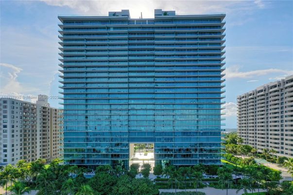 Exterior, Facade, Highrise