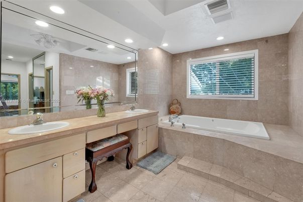 Bathroom, Dual Sink Vanities, Interior, Recessed Lighting