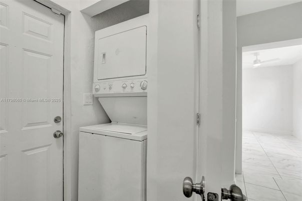 Interior, Marble, Utility Closets, Washer