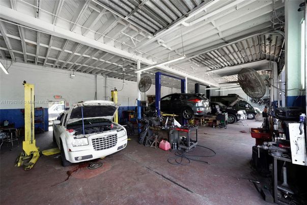 Garage, Interior