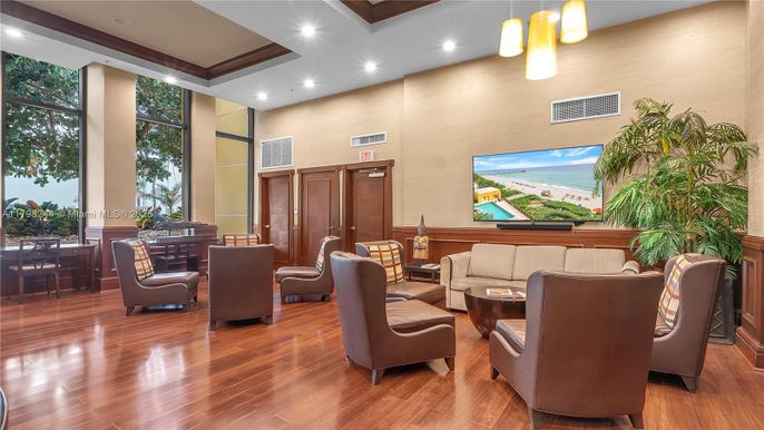 Dining room, Interior, Living room, Pendant Lights, Recessed Lighting, Wood Texture Flooring