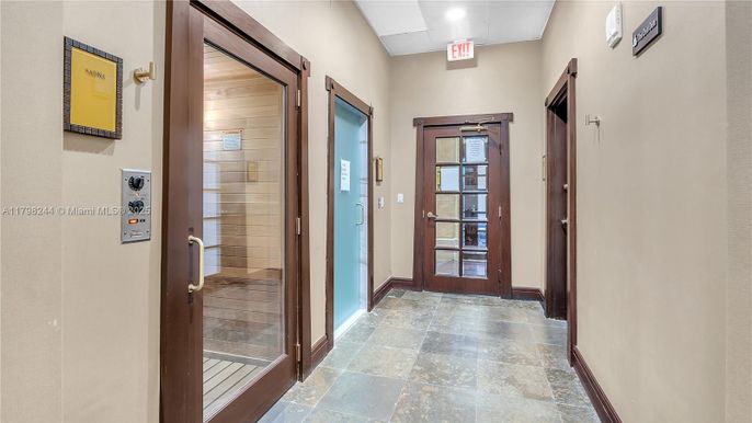 Elevator, Interior
