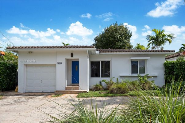 Attached, Exterior, Facade, Spanish Mediterranean
