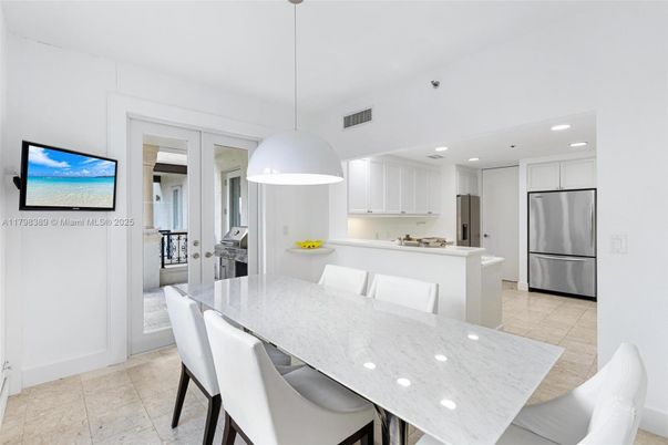 Dining room, Interior, Kitchen, Pendant Lights, Recessed Lighting, Stainless Steel Appliances