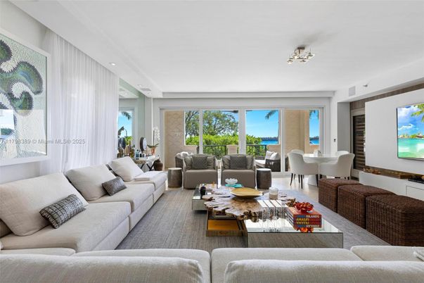 Dining room, Interior, Living room, Recessed Lighting