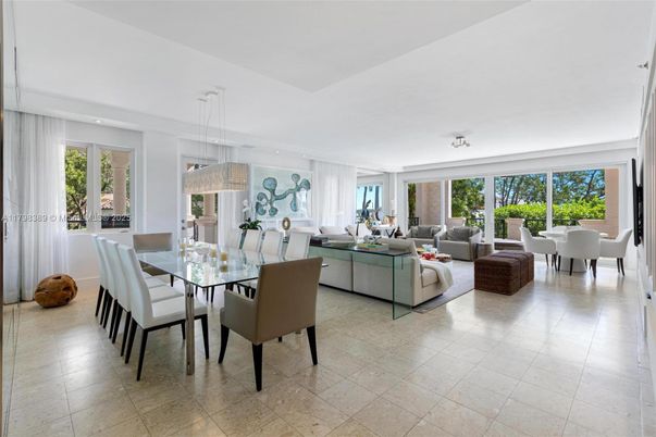 Dining room, Interior, Living room, Pendant Lights, Recessed Lighting