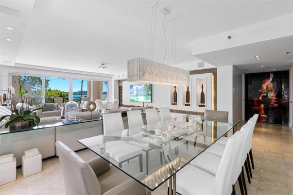 Dining room, Interior, Living room, Pendant Lights, Recessed Lighting