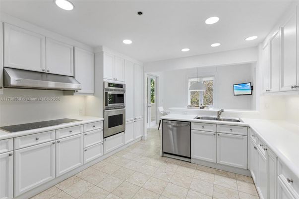 Dining room, Interior, Kitchen, Recessed Lighting, Stainless Steel Appliances