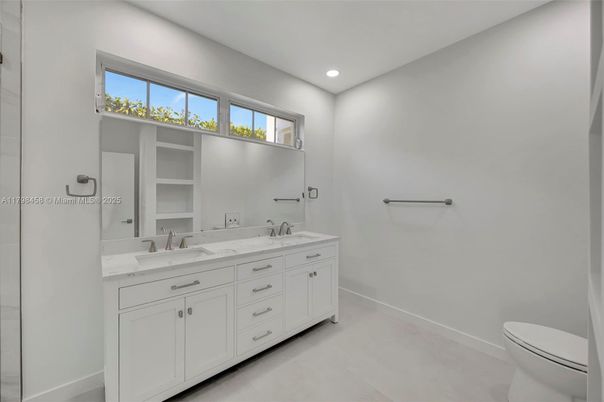 Bathroom, Dual Sink Vanities, Interior, Recessed Lighting