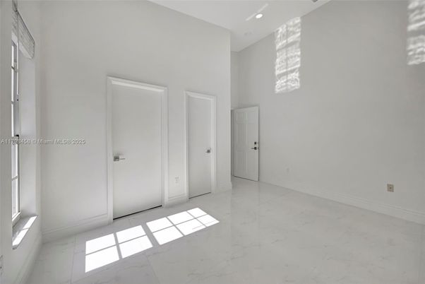 Empty room, Interior, Marble, Recessed Lighting