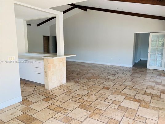 Empty room, Interior, Wooden Beams