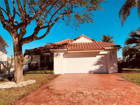 Attached, Exterior, Facade, Spanish Mediterranean