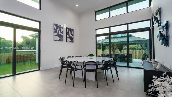 Dining room, Interior, Recessed Lighting