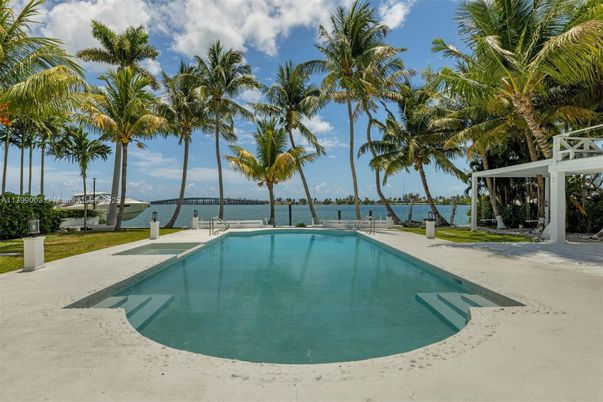 Exterior, Lake, Pool, Water