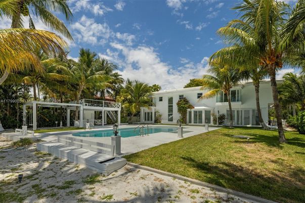 Backyard, Exterior, Pool