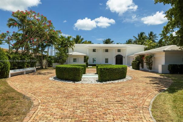 Backyard, Exterior, Facade, Ranch