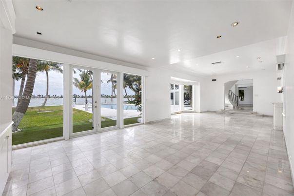 Empty room, Interior, Recessed Lighting, Water