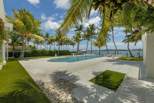 Exterior, Pool, Water