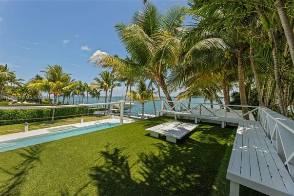 Exterior, Lake, Pool, Water