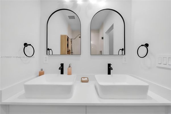 Bathroom, Dual Sink Vanities, Interior