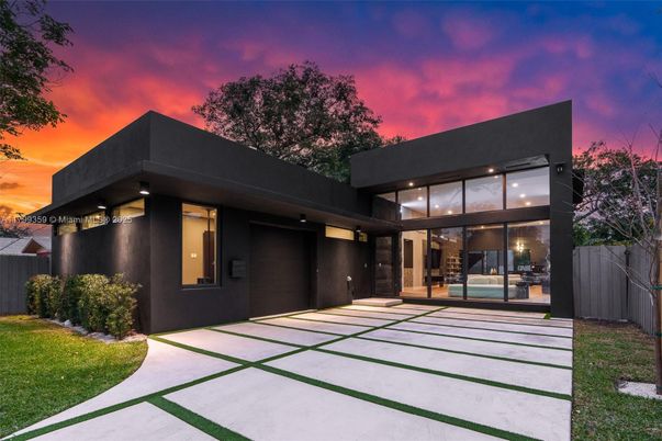 Backyard, Exterior, Facade, Modern