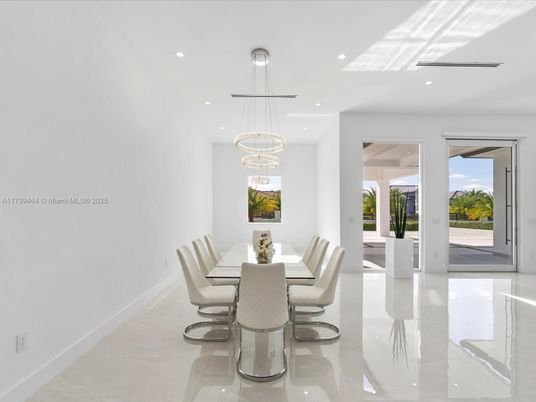 Dining room, Interior, Pendant Lights, Recessed Lighting