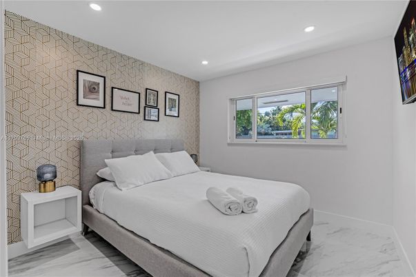 Bedroom, Interior, Marble, Recessed Lighting
