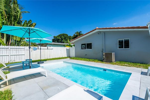 Exterior, Pool