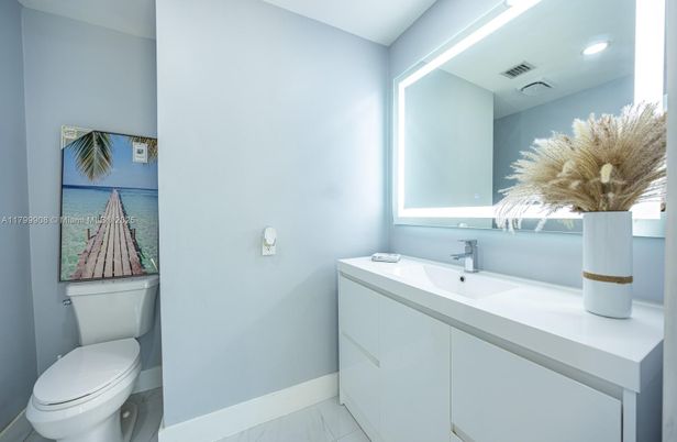 Bathroom, Interior, Recessed Lighting