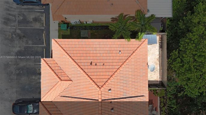 Exterior, Drone