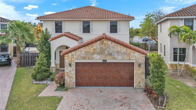 Attached, Exterior, Facade, Mediterranean