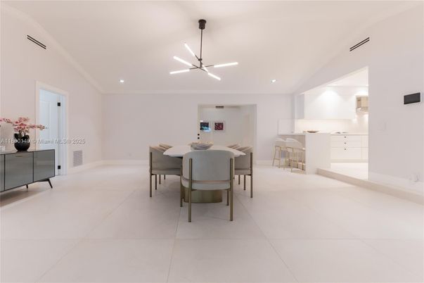 Dining room, Interior, Pendant Lights, Recessed Lighting