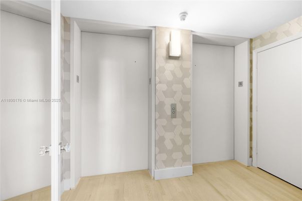 Elevator, Empty room, Interior, Wood Texture Flooring