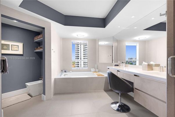 Bathroom, Dual Sink Vanities, Interior, Recessed Lighting