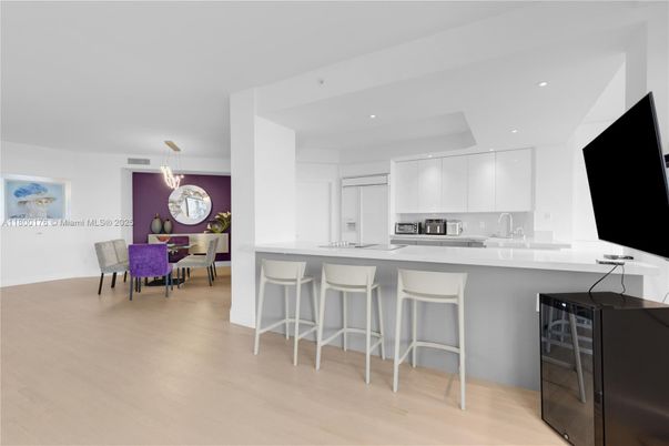 Dining room, Interior, Kitchen, Pendant Lights, Recessed Lighting, Wood Texture Flooring