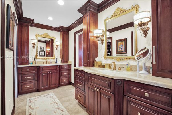 Bathroom, Dual Sink Vanities, Interior, Recessed Lighting