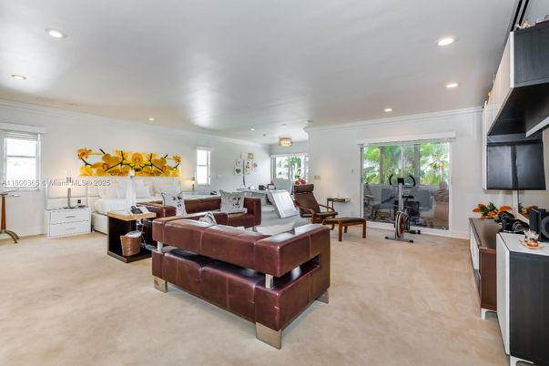 Fitness Equipment, Interior, Living room, Recessed Lighting