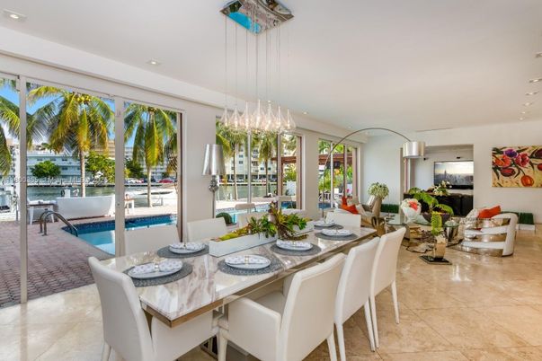 Dining room, Interior, Living room, Pendant Lights, Recessed Lighting