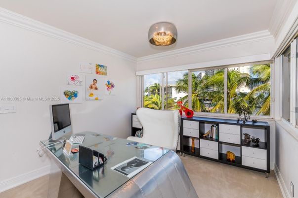Home Office, Interior