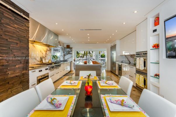 Dining room, Interior, Kitchen, Recessed Lighting, Stainless Steel Appliances