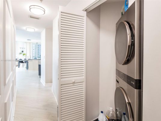 Interior, Utility Closets, Washer, Wood Texture Flooring