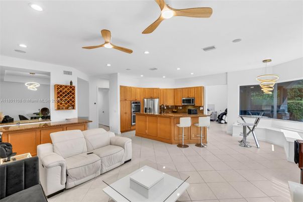 Dining room, Interior, Kitchen, Living room, Pendant Lights, Recessed Lighting, Stainless Steel Appliances