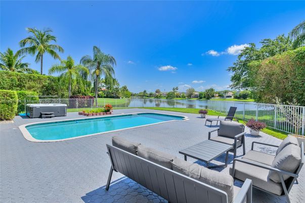 Exterior, Pool, Water
