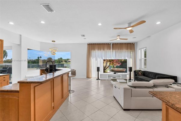 Interior, Kitchen, Living room, Pendant Lights, Recessed Lighting, Water