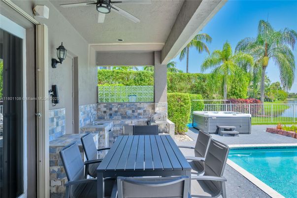 Exterior, Hot Tub, Pool