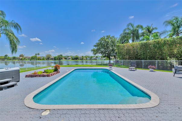 Exterior, Pool, Water