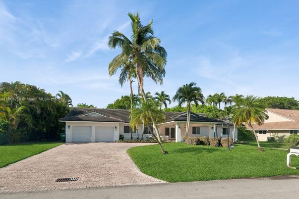 Attached, Exterior, Facade, Ranch
