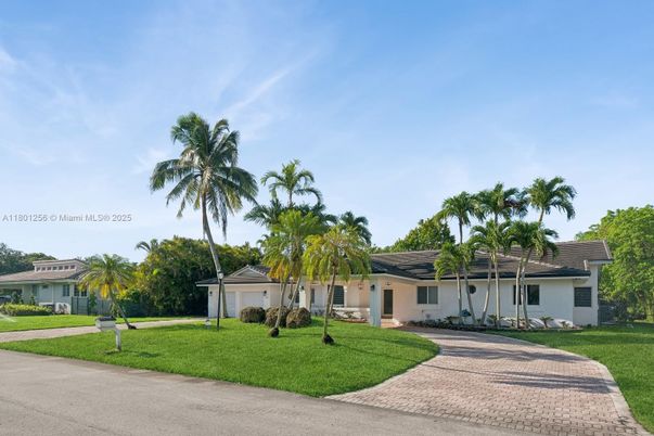 Backyard, Exterior, Facade, Ranch